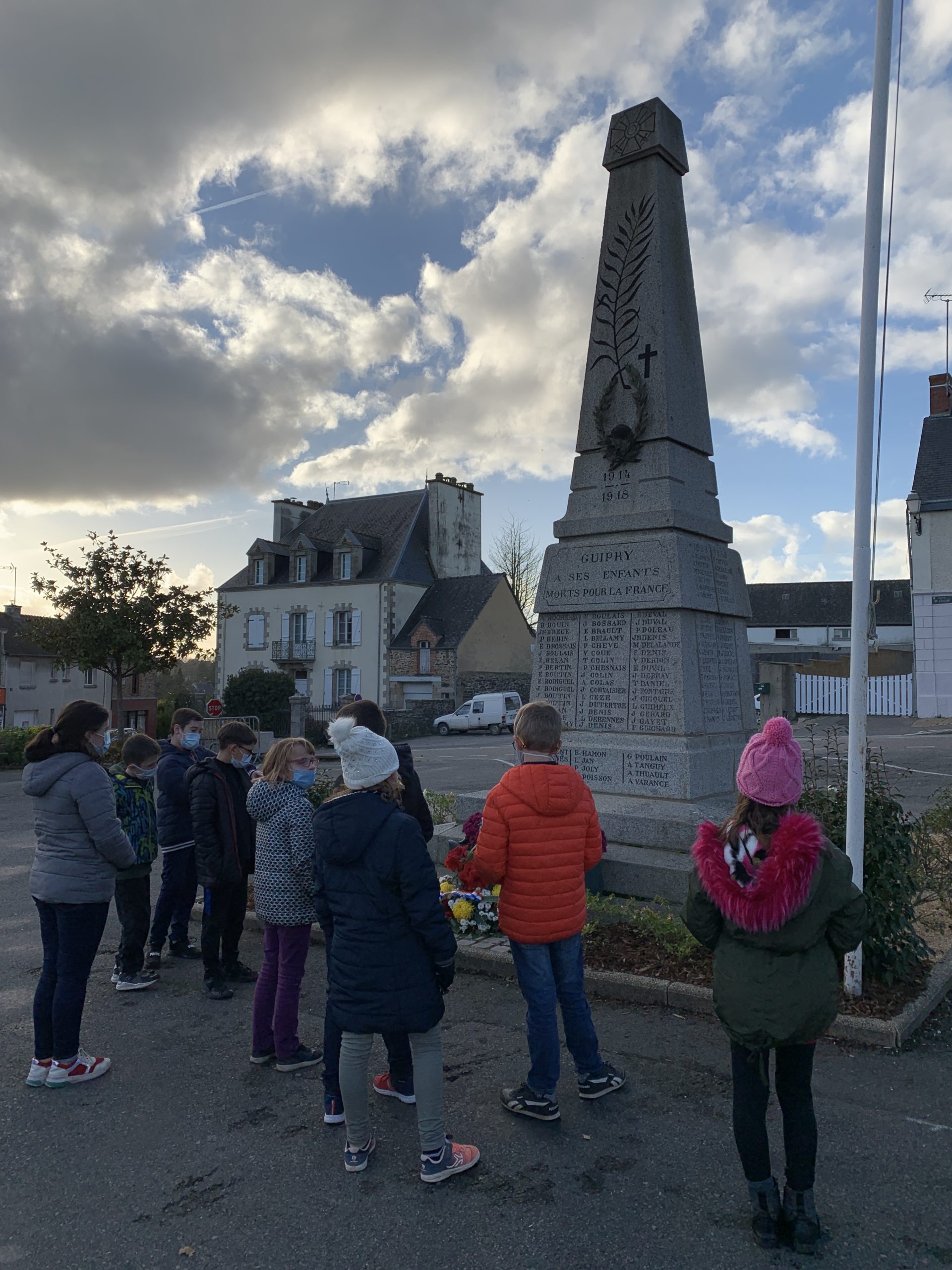 11 Novembre – Observation Du Monument Aux Morts De Guipry-Messac. – L ...